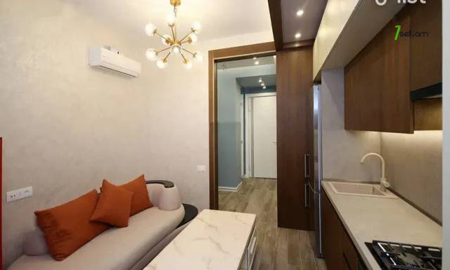 2 սենյականոց բնակարան Նալբանդյան փողոցում, 36 քմ, բարձր առաստաղներ, դիզայներական ոճով վերանորոգված