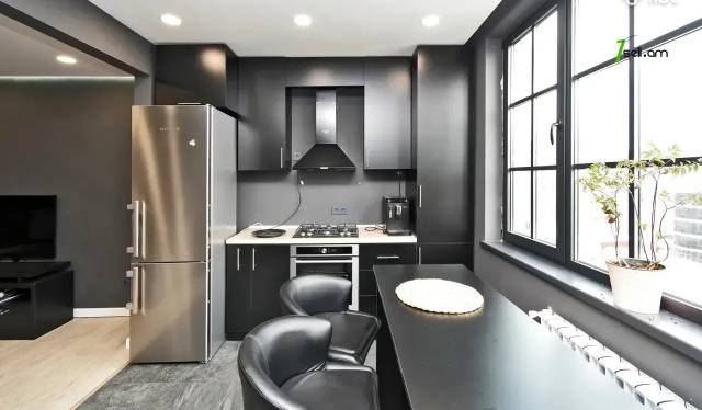 3 սենյականոց բնակարան Սարյան փողոցում, 77 ք.մ., դիզայներական ոճով վերանորոգված, քարե շենք