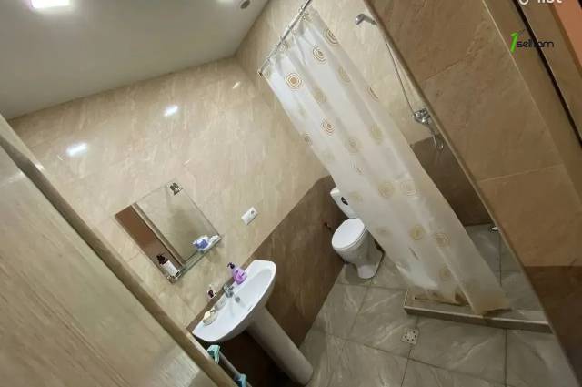 2 սենյականոց բնակարան նորակառույց շենքում Նիկողայոս Ադոնցի փողոցում, 48 քմ, նախավերջին հարկ