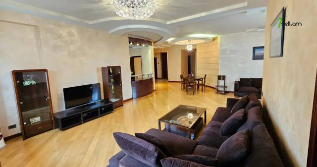 Ընդարձակ 3 սենյականոց բնակարան նորակառույց շենքում Աբովյան փողոցում, 185 ք.մ., 10/14 հարկ