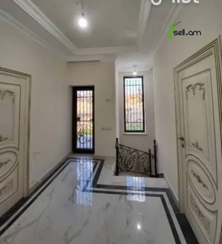 Երեք հարկանի տուն, Գ-1 թաղամաս Աջափնյակում, 300 ք.մ., 3+ սանհանգույց, եվրովերանորոգված