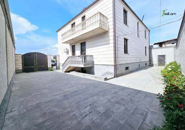 Բազմաֆունկցիոնալ գույք Մելքումովի փողոցում Աջափնյակում, 600 ք.մ.