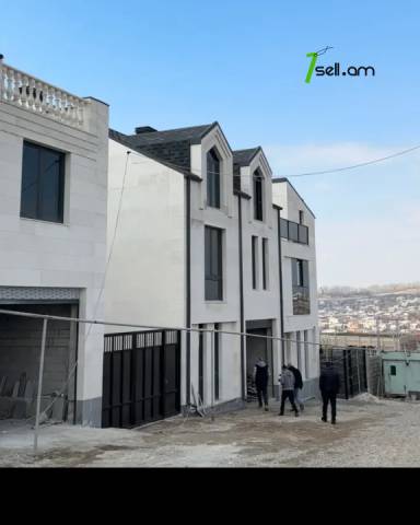 Երեք հարկանի տուն Մհեր Մկրտչյան փողոցում Ավանում, 300 քմ, 3+ սանհանգույց