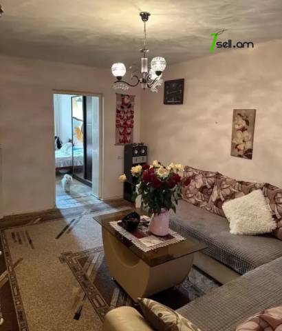 2 սենյականոց բնակարան Կոմիտասի պողոտայում, 55 ք.մ., 3/5 հարկ, կոսմետիկ վերանորոգում, քարե շենք