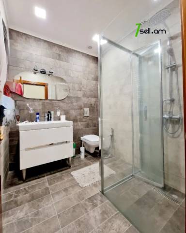 Չորս հարկանի տուն Առինջի 21-րդ փողոցում Առինջում, 950 քմ, 3+ սանհանգույց