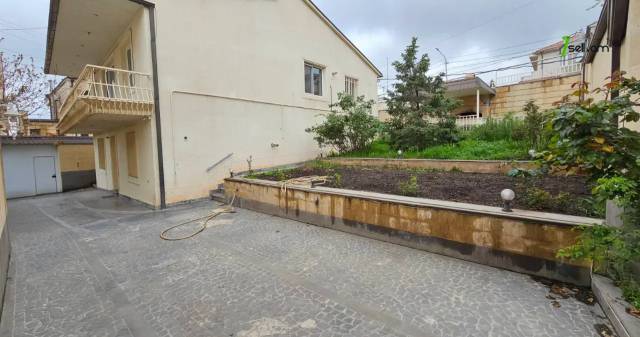 Երկու հարկանի քարե տուն Սեպուհի փողոցում Արաբկիրում, 890 ք.մ., 2 սանհանգույց, կապիտալ վերանորոգված