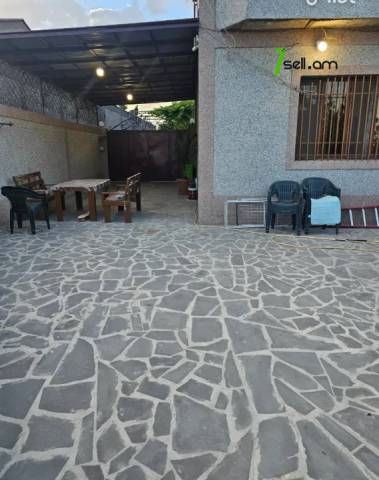 Երկու հարկանի տուն Ֆուչիկի փողոցում Աջափնյակում, 106 քմ, 2 սանհանգույց, կապիտալ վերանորոգված