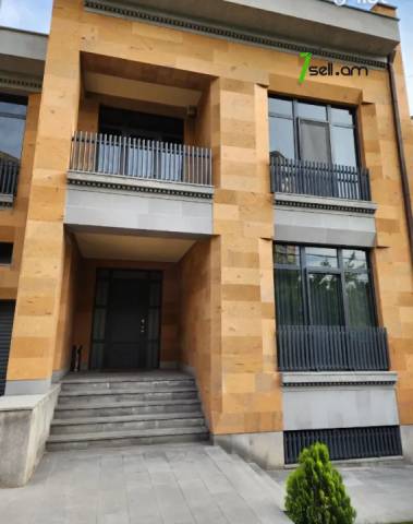 Երեք հարկանի տուն Մարշալ Բաբաջանյան փողոցում Ավանում, 715 քմ, 3+ սանհանգույց