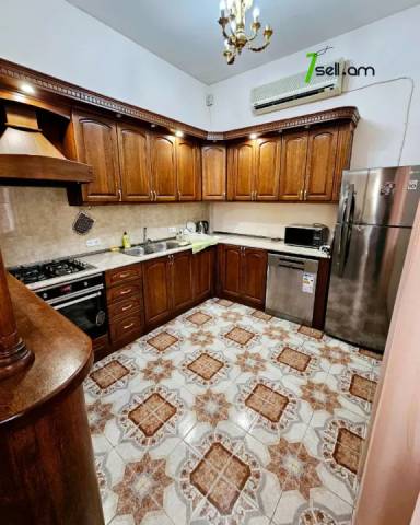 Երեք հարկանի քարե տուն Բարբյուսի փողոցում Արաբկիրում, 1060 ք.մ., 3+ սանհանգույց