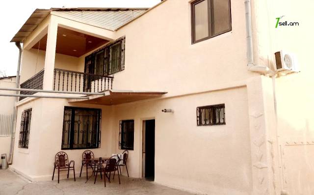 Երկու հարկանի քարե տուն Նոր-Արեշի 42 փողոցում Էրեբունիում, 700 ք.մ., 2 սանհանգույց