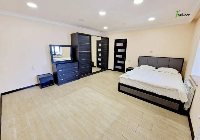 Երկու հարկանի քարե տուն, Նորք-Մարաշ վարչական շրջան Նորք Մարաշում, 1000 քմ, 3+ սանհանգույց