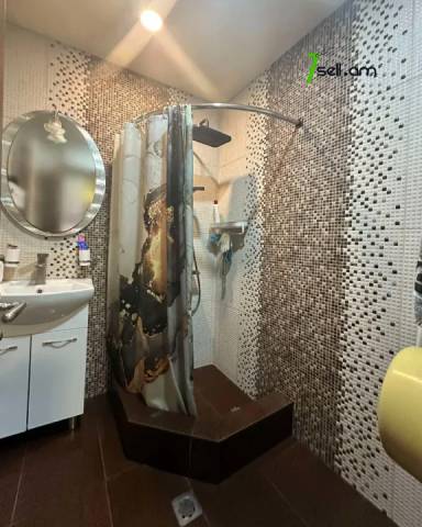 3 սենյականոց բնակարան Արցախի պողոտայում, 67 քմ, 1/14 հարկ, կապիտալ վերանորոգված, քարե շենք