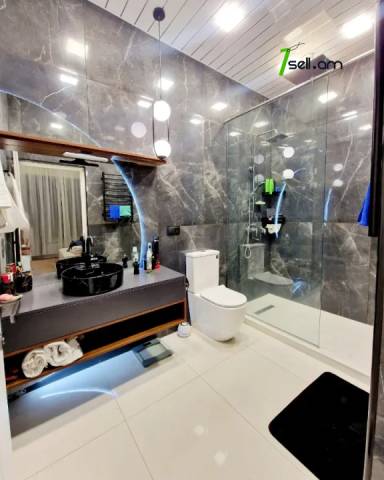 Երեք հարկանի թաունհաուզ, Դուրյան թաղամաս Ավանում, 330 քմ, 3+ սանհանգույց