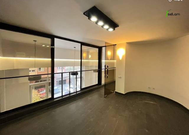 Գրասենյակային տարածք Արամի փողոցում կենտրոնում, 105 ք.մ.