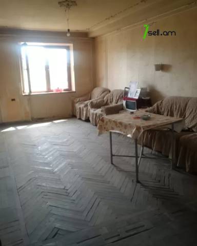 7 սենյականոց բնակարան Գրիգոր Լուսավորչի փողոցում, 221 ք.մ., 2 սանհանգույց, քարե շենք