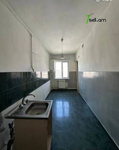 3 սենյականոց բնակարան Սեբաստիայի փողոցում, 74 քմ, նախավերջին հարկ, մասնակի վերանորոգում