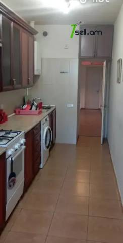 3 սենյականոց բնակարան, Դավիթ Մալյան փողոցի նրբանցք, 73 ք.մ., կապիտալ վերանորոգված, քարե շենք