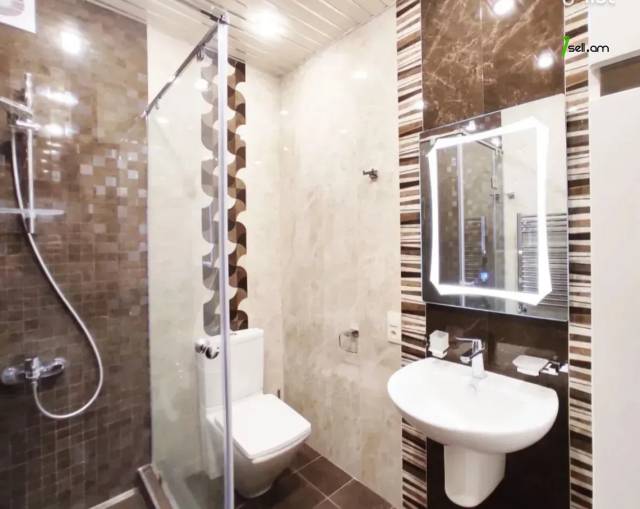 3 սենյականոց բնակարան Վարդանանց փողոցում, 86 ք.մ., 2/5 հարկ, 2 սանհանգույց, բարձր առաստաղներ