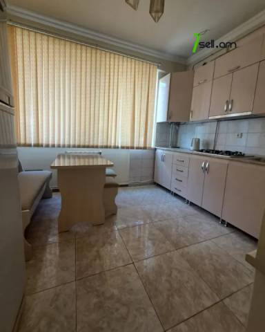 3 սենյականոց բնակարան Արամի փողոցում, 98 ք.մ., 3/6 հարկ, մի քանի պատշգամբ, կապիտալ վերանորոգված