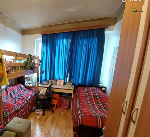 3 սենյականոց բնակարան Մարգարյան փողոցում, 76 ք.մ., մի քանի պատշգամբ, մասնակի վերանորոգում, քարե շենք