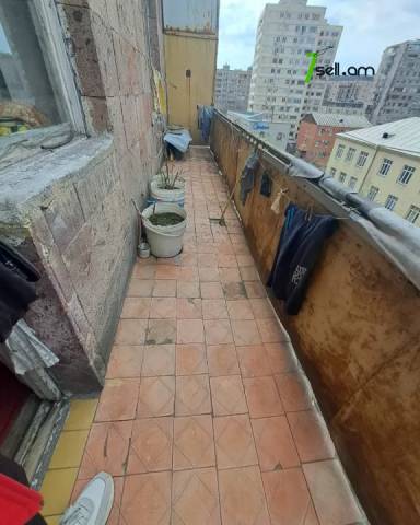 3 սենյականոց բնակարան Վարդանանց փողոցում, 90 ք.մ., մի քանի պատշգամբ, քարե շենք