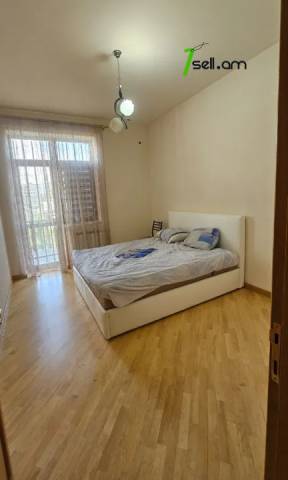 Երեք հարկանի քարե տուն Վրթանես Փափազյան փողոցում Արաբկիրում, 500 քմ, 3+ սանհանգույց