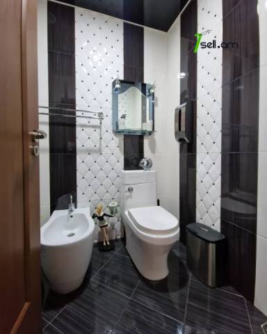 Երկու հարկանի քարե տուն Բագրևանդի 23-րդ փողոցում Նոր Նորքում, 800 ք.մ., 3+ սանհանգույց