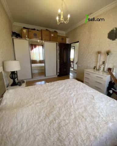 Մեկ հարկանի քարե տուն Ղափանցյան փողոցում Արաբկիրում, 300 ք.մ., եվրովերանորոգված