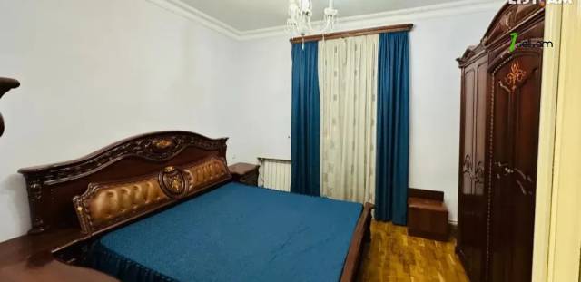 2 սենյականոց բնակարան Աբովյան փողոցում, 60 քմ, նախավերջին հարկ, կապիտալ վերանորոգված, քարե շենք