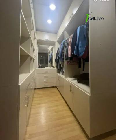 2 սենյականոց բնակարան Արամ Խաչատրյան փողոցում, 49 քմ, 9/13 հարկ, եվրովերանորոգված