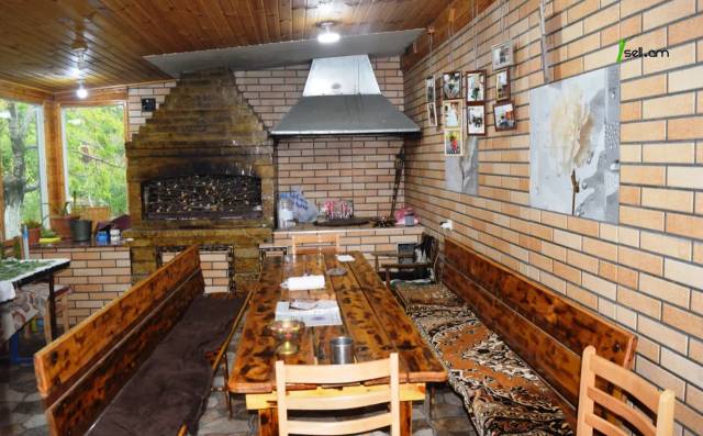 Մեկ հարկանի քարե տուն, Կոմինտերնի փողոցի 3-րդ նրբանցք Գյումրիում, 127 քմ, մասնակի վերանորոգում