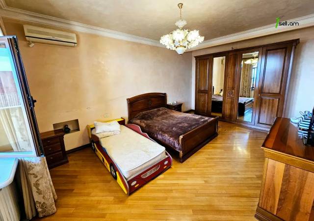 Երեք հարկանի քարե տուն Քեռու փողոցում Արաբկիրում, 1600 ք.մ., 3+ սանհանգույց, կապիտալ վերանորոգված