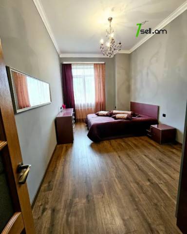 Երեք հարկանի քարե տուն Մելքումովի փողոցում Դավիթաշենում, 600 ք.մ., 3+ սանհանգույց, եվրովերանորոգված