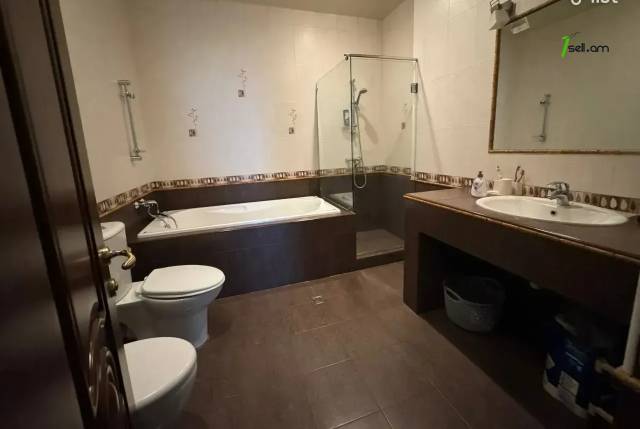 4 սենյականոց բնակարան նորակառույց շենքում Դերենիկ Դեմիրճյանի փողոցում, 181 քմ, 4/11 հարկ