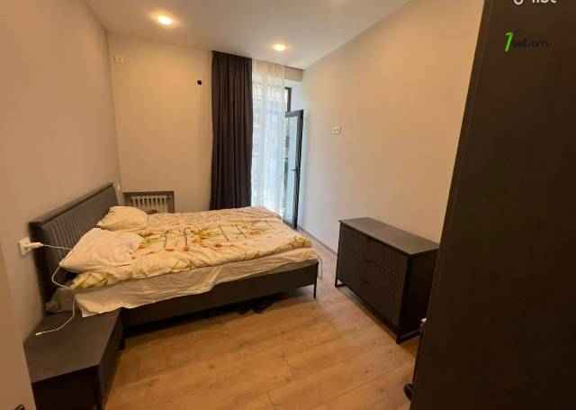 3 սենյականոց բնակարան Նալբանդյան փողոցում, 64 քմ, նախավերջին հարկ, բարձր առաստաղներ