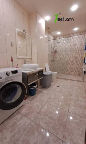 3 սենյականոց բնակարան Սայաթ-Նովայի պողոտայում, 105 քմ, 2/5 հարկ, 2 սանհանգույց, մի քանի պատշգամբ