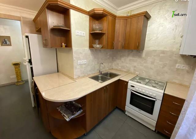 2 սենյականոց բնակարան Գրիբոյեդով փողոցում, 56 ք.մ., 2/5 հարկ, բարձր առաստաղներ, եվրովերանորոգված