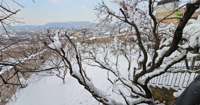 Երեք հարկանի քարե տուն Խաչատուր Աբովյանի փողոցում Ավանում, 1960 ք.մ., 3+ սանհանգույց