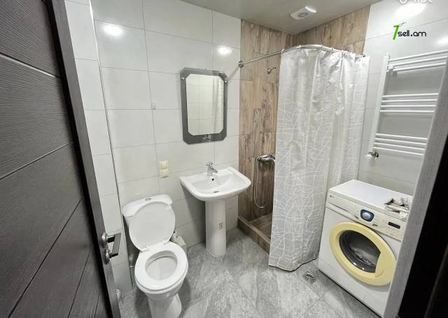 2 սենյականոց բնակարան Ազատության պողոտայում, 64 քմ, նախավերջին հարկ, եվրովերանորոգված, քարե շենք