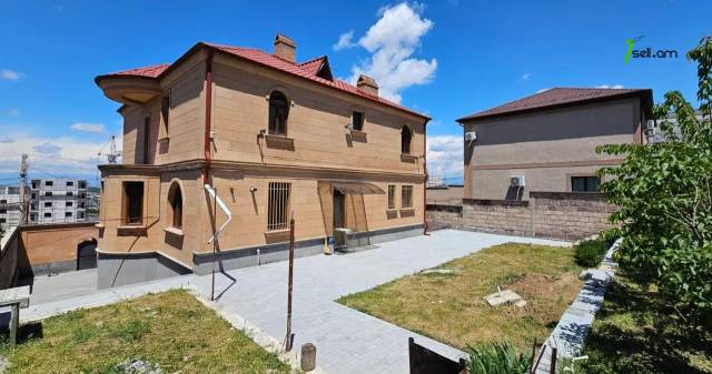 Երեք հարկանի տուն, Դուրյան թաղամաս Ավանում, 1190 քմ, 3+ սանհանգույց, կապիտալ վերանորոգված