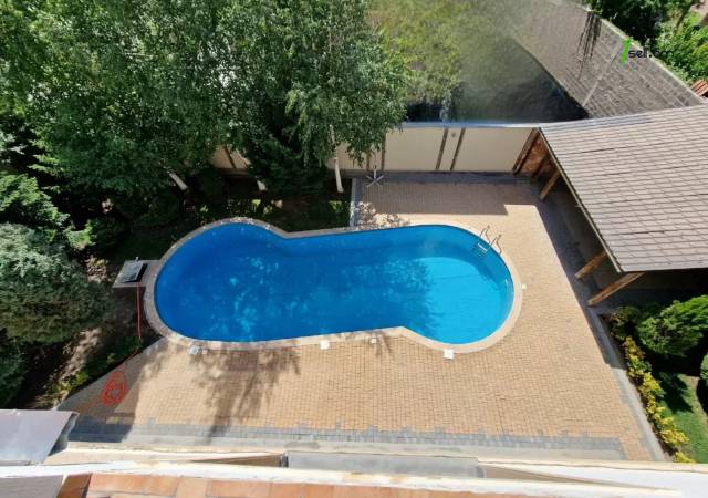 Երեք հարկանի քարե տուն, Ձոր 1 թաղամաս Դավիթաշենում, 800 ք.մ., 3+ սանհանգույց, կապիտալ վերանորոգված