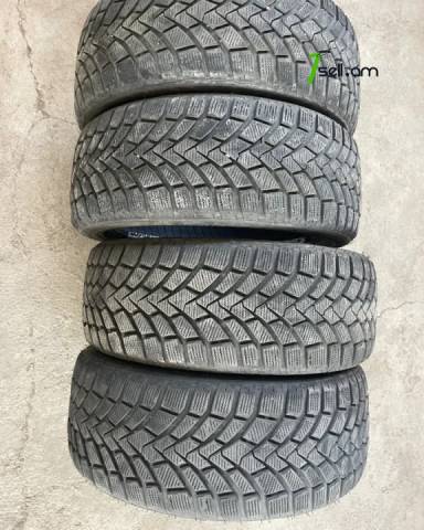 GGG. Maazzini 215/45/r17 4հատ 90%Ձմեռային անվադողեր