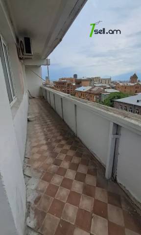 3 սենյականոց բնակարան Պարոնյան փողոցում, 115 քմ, նախավերջին հարկ, կապիտալ վերանորոգված