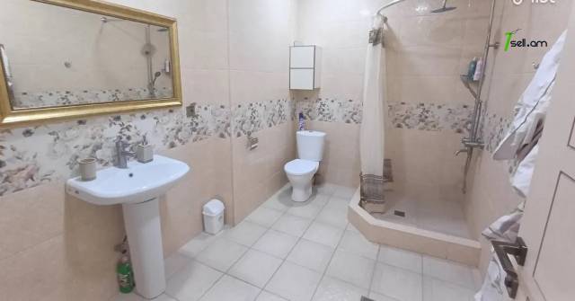 2 սենյականոց բնակարան նորակառույց շենքում Գրիբոյեդով փողոցում, 70 ք.մ., բարձր առաստաղներ