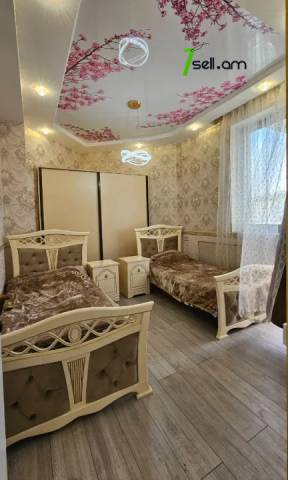 3 սենյականոց բնակարան նորակառույց շենքում Վարդանանց փողոցում, 100 քմ, նախավերջին հարկ, 2 սանհանգույց