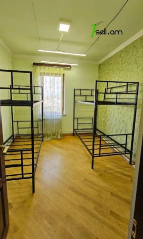 Երկու հարկանի քարե տուն Սիլիկյանի 5-րդ փողոցում Աջափնյակում, 820 քմ, 3+ սանհանգույց, մեծ հողամաս