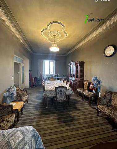 Երկու հարկանի քարե տուն Գրիգոր Զոհրապի փողոցում Աջափնյակում, 294 քմ, 2 սանհանգույց