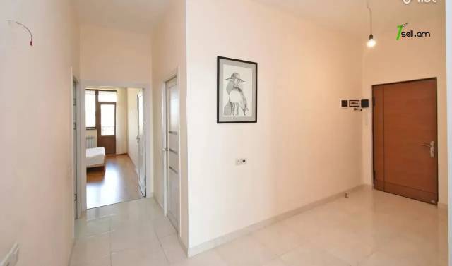 3 սենյականոց բնակարան նորակառույց շենքում Պարույր Սևակի փողոցում, 88 ք.մ., 2 սանհանգույց