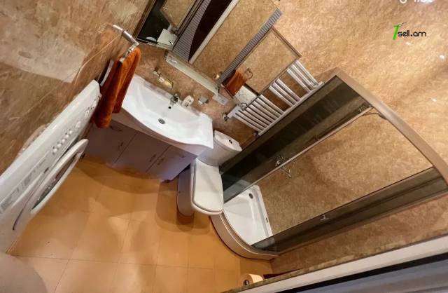 3 սենյականոց բնակարան Աբովյան փողոցում, 72 ք.մ., 2/4 հարկ, բարձր առաստաղներ, կապիտալ վերանորոգված