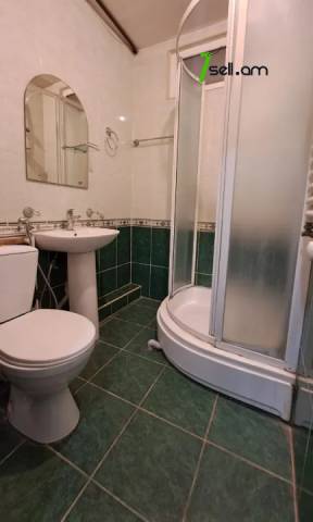 1 սենյականոց բնակարան Արշակունյաց պողոտայում, 40 քմ, 3/5 հարկ, կոսմետիկ վերանորոգում, քարե շենք